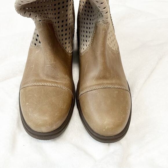 SOREL Major Pull-on Perforated Distressed leather boots Women's Size 7.5 taupe - Picture 3 of 10